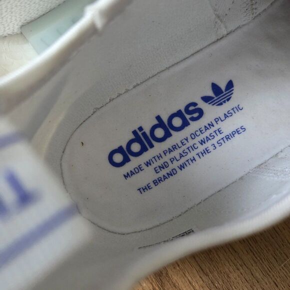 NWOB ADIDAS WHITE NMD - R1 THE BRAND WITH 3 STRIPES WOMENS SHOES SIZE 10 - Picture 11 of 16